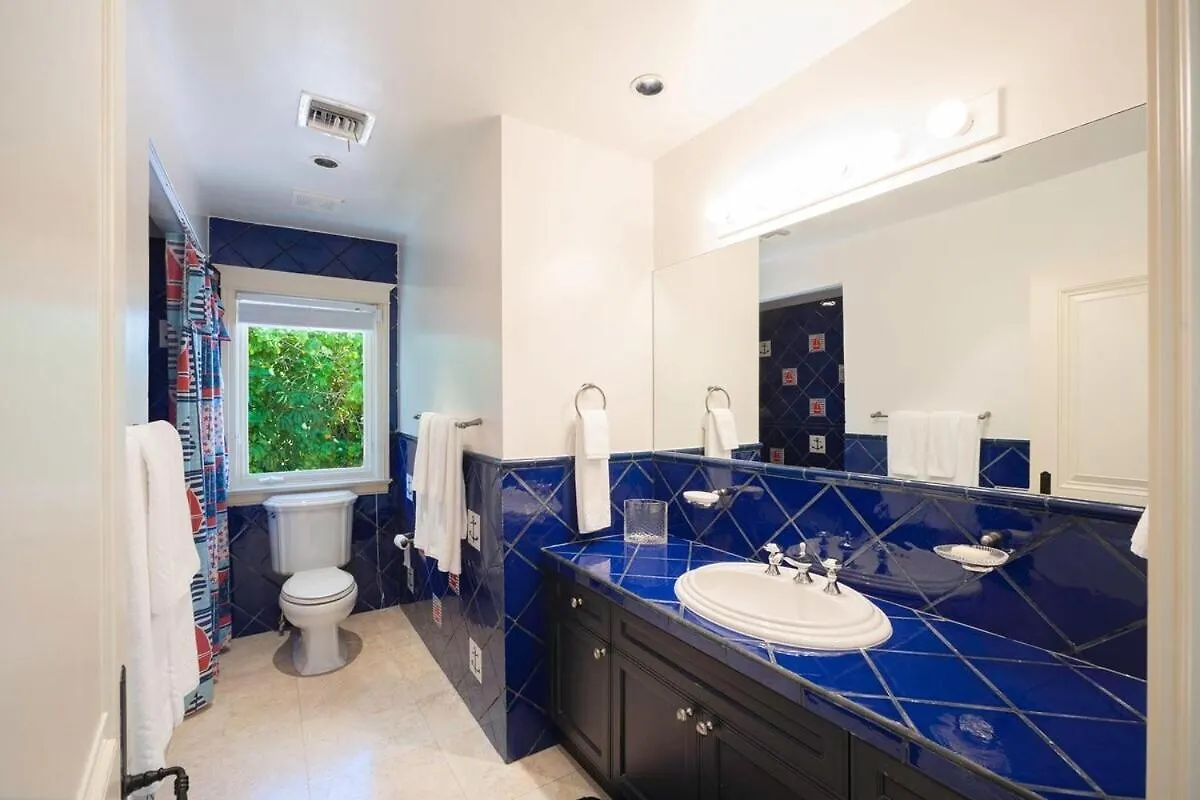 بيت للعطل فيلا Pease Bay House Breakers جزر كايمان