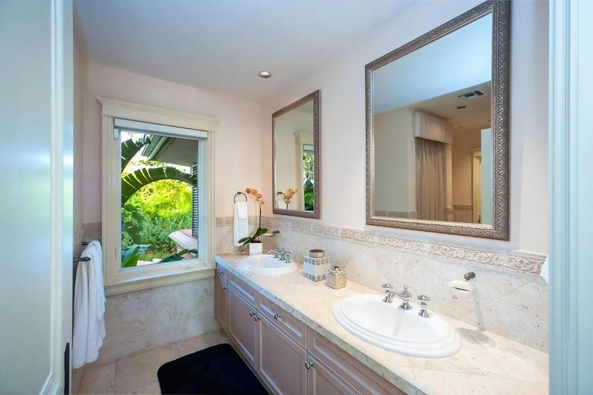 Pease Bay House Villa Breakers