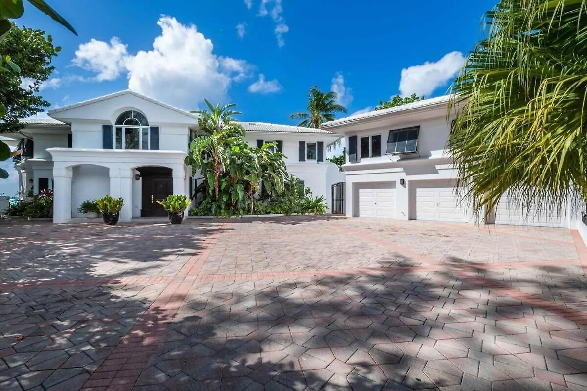 Holiday home Pease Bay House Villa Breakers Cayman Islands